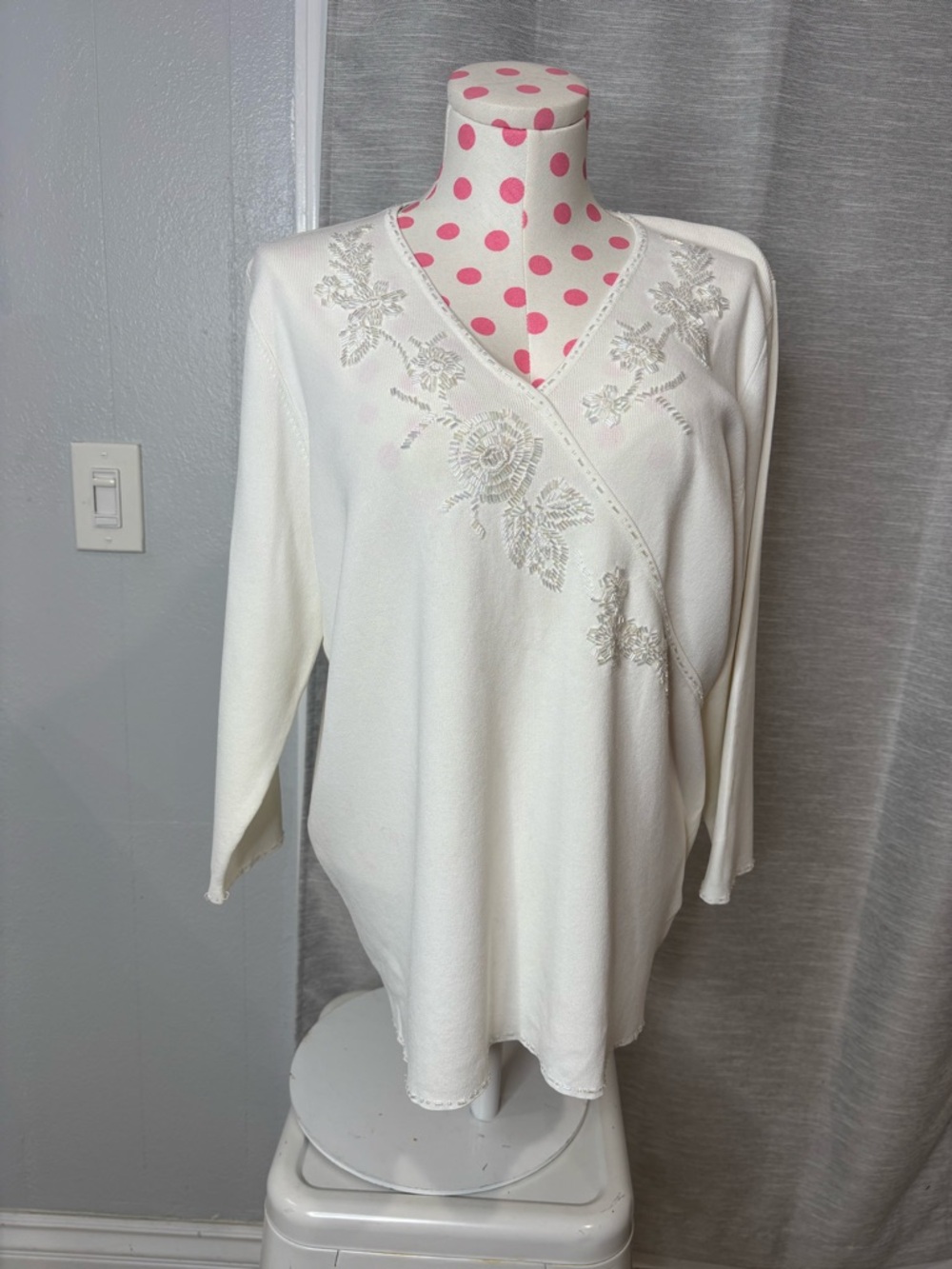 dressbarn Cream Knit Top with Label Detail